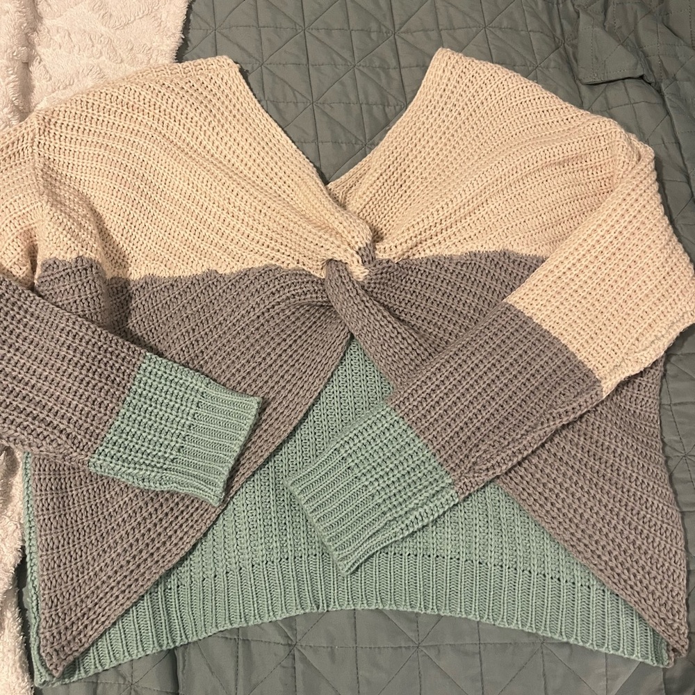 Derek Heart V-Neck Sweater in Cream, Gray, and Green